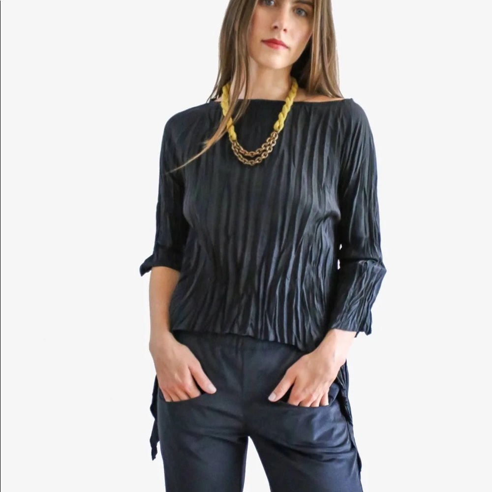 Carol Young Undesigned PleatedSquare Top